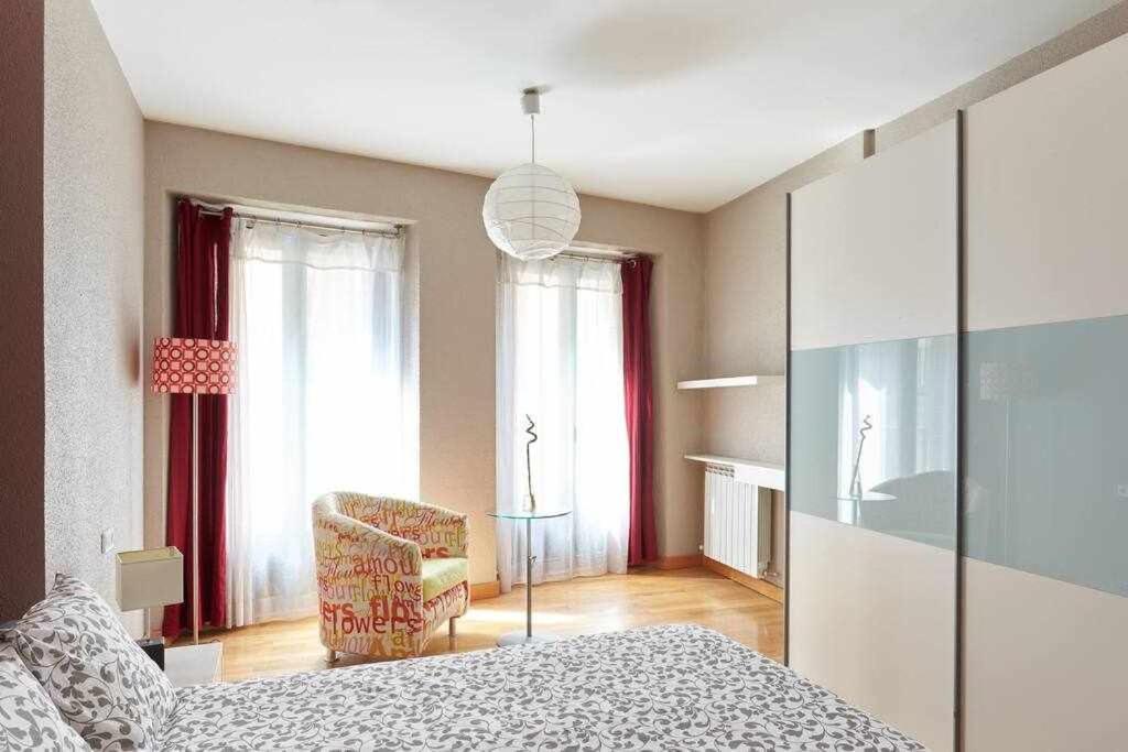 Apartamento Ayla Ayuntamiento Pamplona Exterior foto